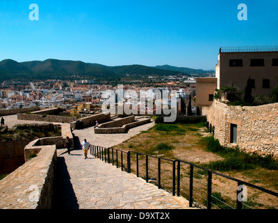 Des toits de la ville d'ibiza vu des murs de la vieille ville d'Eivissa - Ibiza, Iles Baléares, Espagne,murs Renaissance Dalt Vila Banque D'Images