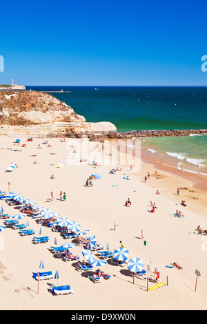 Baigneurs sur la plage Praia da Rocha Portimao Algarve Portugal Europe de l'UE Banque D'Images