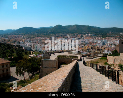 Des toits de la ville d'ibiza vu des murs de la vieille ville d'Eivissa - Ibiza, Iles Baléares, Espagne,murs Renaissance Dalt Vila Banque D'Images