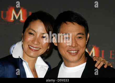 Michelle Yeoh et Jet Li au photocall de "La Momie : la tombe de l'Empereur Dragon'. Banque D'Images