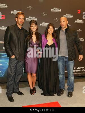 Paul Walker, Jordana Brewster, Michelle Rodriguez et Vin Diesel (l-r) à la première de "Fast & Furious" à Bochum le 17 mars en 2009. Banque D'Images