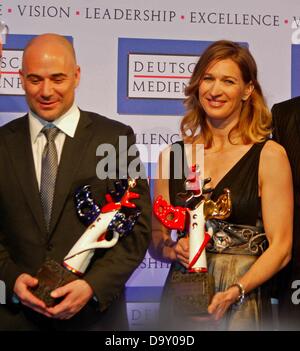 Andre Agassi et Steffi Graf, sa femme à la cérémonie de remise des Prix Média 2008 Allemand. Banque D'Images