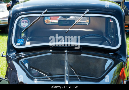 Vintage Citroen Traction avant voiture à un événement de la montagne à Prescott, Gloucestershire, Angleterre, Royaume-Uni. Banque D'Images