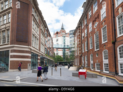 London School of Economics - le LSE - vue de la rue du Portugal. La construction de maisons, Lionel Robbins la bibliothèque sur la gauche Banque D'Images