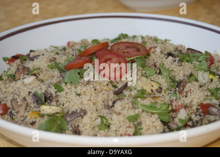 Un plat traditionnel arabe : couscous aux légumes Banque D'Images