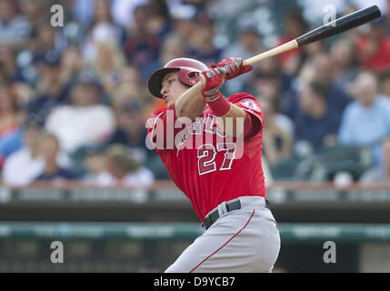 Detroit, Michigan, USA. 26 juin 2013. Le voltigeur des Angels de Los Angeles Mike Trout (27) au bâton au cours de l'action jeu MLB entre le Los Angeles Angels et les Tigers de Detroit à Comerica Park à Detroit, Michigan. Les Anges défait les Tigres 7-4. Credit : Cal Sport Media/Alamy Live News Banque D'Images