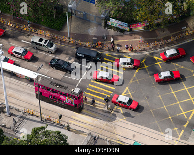 Dh Causeway Bay Hong Kong road trafic Taxis lignes de tramway transport routes Hong Kong Banque D'Images