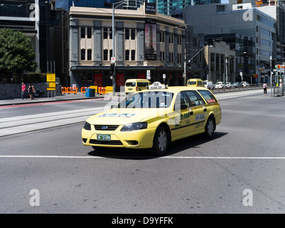 Dh MELBOURNE, AUSTRALIE MELBOURNE voiture taxi jaune des taxis Banque D'Images