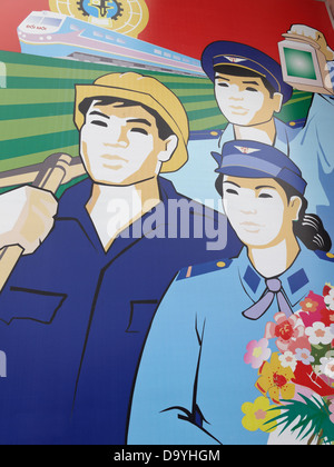 Affiche publicitaire des chemins de fer du Vietnam ((Đường sắt Việt Nam) à la gare de Hue, Vietnam. Banque D'Images