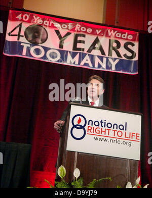 Texas, USA. 27 juin 2013. Texas Gov. Rick Perry parle du droit à la vie de la convention nationale du Comité qui a commencé jeudi, 27 juin 2013, marquant 40 ans depuis que la Cour suprême des États-Unis a statué sur le Dallas, Texas, affaire Roe contre Wade. Droit à la vie les membres sentent les embryons dans l'utérus de la mère sont un live et de vouloir arrêter les avortements. Crédit : J. G. Domke/Alamy Live News Banque D'Images