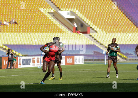 Moscou, Russie. 29 juin 2013. Humphrey Kayange du Kenya avec la balle pendant la Coupe du Monde de Rugby 7s au stade Luzniki à Moscou, Russie. Le Kenya a battu le Zimbabwe 31 - 5. Credit : Elsie Kibue / Alamy Live News Banque D'Images