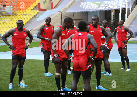 Moscou, Russie. 29 juin 2013. Kenya équipe réchauffer avant leur match contre le Zimbabwe lors de la Coupe du Monde de Rugby 7s au stade Luzniki à Moscou, Russie. Credit : Elsie Kibue / Alamy Live News Banque D'Images