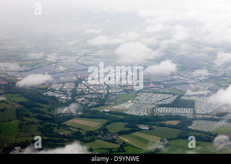 Glastonbury, Somerset, Royaume-Uni. 28 juin 2013. Glastonbury 2013 Vue aérienne du site Crédit : Dom Mowbray/Alamy Live News Banque D'Images