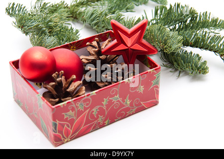 Boîte cadeau et l'étoile de Noël Banque D'Images