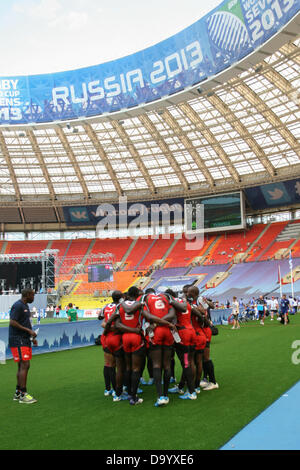 Moscou, Russie. 29 juin 2013. L'équipe kenyane après leur match contre les Samoa lors de la Coupe du Monde de Rugby 7s au stade Luzniki à Moscou, Russie. Le Kenya a remporté le match 17 - 12. Credit : Elsie Kibue / Alamy Live News Banque D'Images