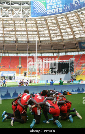 Moscou, Russie. 29 juin 2013. L'équipe kenyane après leur match contre les Samoa lors de la Coupe du Monde de Rugby 7s au stade Luzniki à Moscou, Russie. Le Kenya a remporté le match 17 - 12. Credit : Elsie Kibue / Alamy Live News Banque D'Images