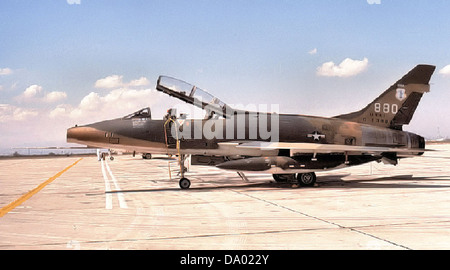 124e Escadron Tactique de Chasse - North American F-100F-10-NA Super Sabre 56-3880 Banque D'Images