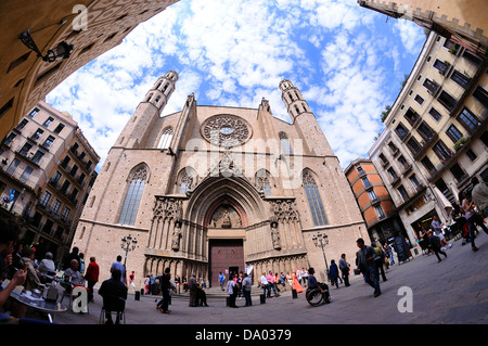 Barcelone - 4 mai : Santa Maria del Mar, une imposante église dans le quartier de Ribera le 4 mai 2013 à Barcelone, Espagne. Banque D'Images