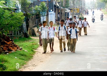 Les garçons du village indien d'aller à l'école,Inde,asia,Inde du sud Banque D'Images