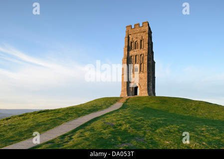 Coucher du soleil à Tor de Glastonbury, Somerset, Royaume-Uni. Banque D'Images