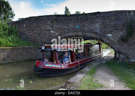 Staveley, Derbyshire, Royaume-Uni. 29 juin 2013. Canal Chesterfield Trust avait leur week-end portes ouvertes annuelles à Staveley bassin. Ils sont la collecte de fonds pour rouvrir le lien entre Chesterfield et le canal principal du système. Diverses attractions pour tous les âges ont été proposés et un bon moment était avait par tout le monde au soleil. Le Chesterfield Canal cours pour 46 milles de la rivière Trent au milieu de Chesterfield, Nottinghamshire, reliant le sud du Yorkshire et le Derbyshire. Crédit : Eric Murphy/Alamy Live News Banque D'Images