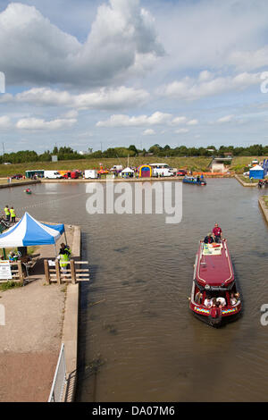 Staveley, Derbyshire, Royaume-Uni. 29 juin 2013. Canal Chesterfield Trust avait leur week-end portes ouvertes annuelles à Staveley bassin. Ils sont la collecte de fonds pour rouvrir le lien entre Chesterfield et le canal principal du système. Diverses attractions pour tous les âges ont été proposés et un bon moment était avait par tout le monde au soleil. Le Chesterfield Canal cours pour 46 milles de la rivière Trent au milieu de Chesterfield, Nottinghamshire, reliant le sud du Yorkshire et le Derbyshire. Crédit : Eric Murphy/Alamy Live News Banque D'Images