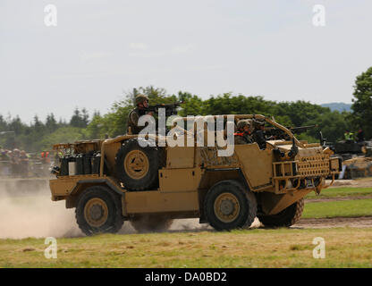 Bovington, UK. 29 Juin, 2013. Jackal est bien armée véhicule de patrouille léger qui est actuellement en service dans l'Armée britannique en Afghanistan. Le rôle principal du véhicule de l'armée britannique est une profonde reconnaissance de l'espace de combat, d'assaut rapide et de l'appui feu - rôles où la mobilité, l'endurance et la maniabilité sont importants - et il a également été utilisé pour la protection de convois. Banque D'Images