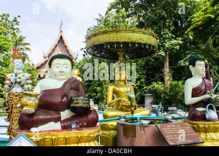 Upagutta Katyayana et Shin Statue en Wat Sri Don Lune , Chiang Mai Thaïlande Banque D'Images