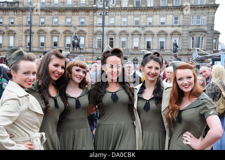 Glasgow, Royaume-Uni. 29 Juin, 2013. La journée des forces armées. Dance Troupe Kennedy Robe style Cupcakes 1940 Crédit : Douglas Carr/Alamy Live News Banque D'Images