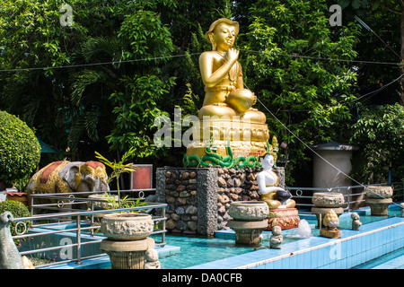 Shin Upagutta Statue en Wat Sri Don Lune , Chiang Mai Thaïlande Banque D'Images