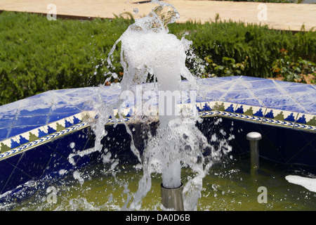 Close-up d'une fontaine en pierre avec des gouttes d'eau, Portugal Banque D'Images