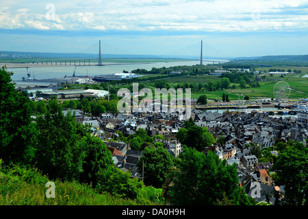 La seine, pont de Normandie, et de la vieille ville de Honfleur (Calvados, Normandie, France). Banque D'Images