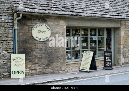 Le bureau de poste & village shop à Bibury, Gloucestershire, Royaume-Uni Banque D'Images