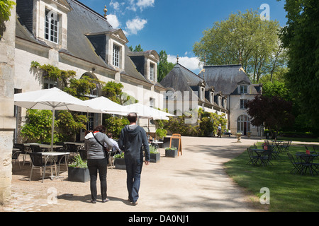 Les touristes visitant Château Azay le Rideau dans la vallée de la Loire, France Banque D'Images