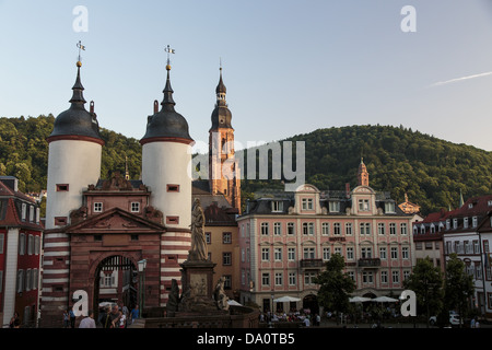 Heidelberg vieux pont et passerelle pour la ville un soir d'été Banque D'Images