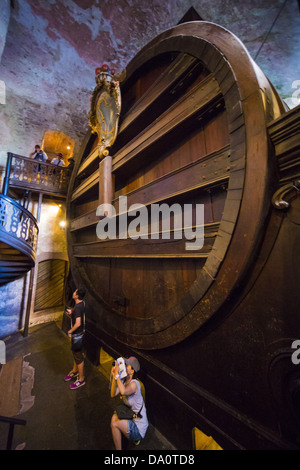 L'Heidelberg Tun, réputé pour être le plus grand tonneau de vin, château de Heidelberg en Allemagne, caves. Banque D'Images