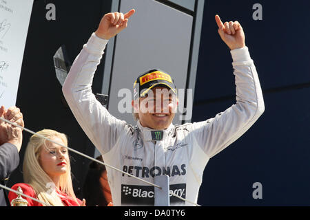 Silverstone, UK. 30 Juin, 2013. Circuit de Silverstone, en Angleterre. Nico Rosberg célèbre sa victoire au British GP Banque D'Images