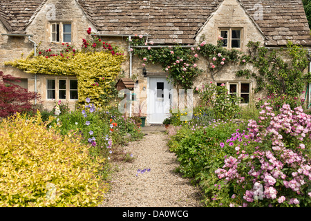 Un joli chalet & jardin en Bibury, Gloucestershire, Royaume-Uni Banque D'Images