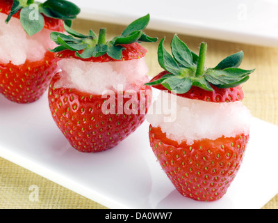 Fraises et champagne avec fromage Boursin granita Banque D'Images