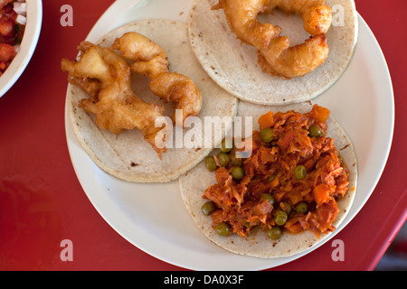 La Floresta stand taco crevettes à Playa del Carmen, Mexique est un arrêt obligatoire sur la Riviera Maya au volant du sud de Cancun. Banque D'Images