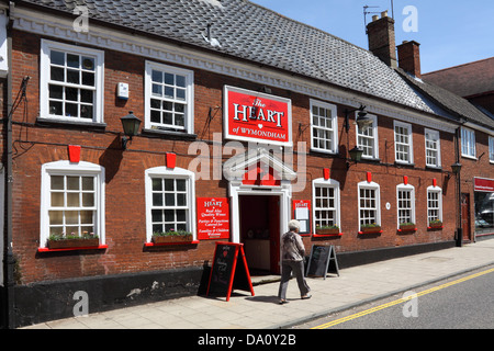 Le coeur de George pub, dans le centre-ville de Wymondham, Norfolk, Angleterre Banque D'Images