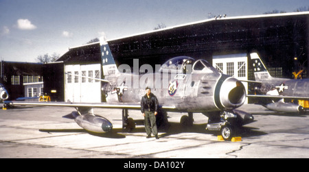330e Escadron Fighter-Interceptor North American F-86F-25 Sabre 51-13383-NH Banque D'Images