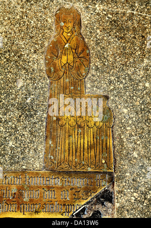 Blickling église, Norfolk, à l'épouse de laiton monumentale Roger Felthorpe, 1454 et l'inscription, England UK English brasses Banque D'Images