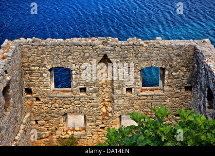 Vieille maison abandonnée à Kioni village, Ithaca ('Ithaque'), île de la mer Ionienne, l'Eptanisa ('Smême), des îles de la Grèce. Banque D'Images