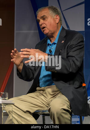 30 juin 2013 - Aspen, Colorado, États-Unis - RAY LAHOOD, secrétaire des Transports, prend part à l'Aspen Festival Idées.(Image Crédit : © Brian Cahn/ZUMAPRESS.com) Banque D'Images