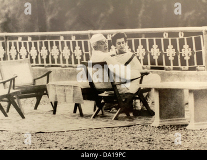 Jawaharlal Nehru et Indira Gandhi à Dehradun, 26 mai, 1964 Banque D'Images