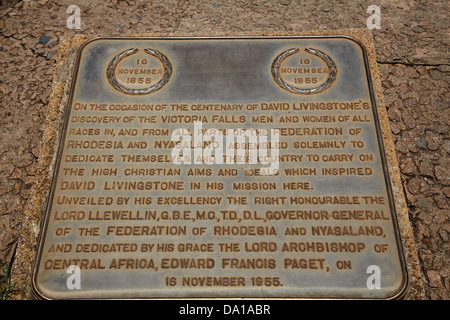 Plaque commémorant la découverte de David Livingstone, Victoria Falls, Zimbabwe, Afrique du Sud Banque D'Images