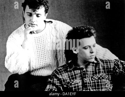 TEARS FOR FEARS photo promotionnelle de duo pop britannique Roland Orzabal (droite) et Curt Smith en février 1985 Banque D'Images