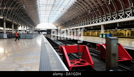 Une vue panoramique de l'intérieur de la gare de Paddington à Londres. Banque D'Images