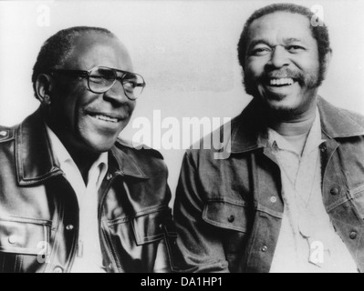 SONNY Terry et Brownie MCGHEE photo promotionnelle de chanteurs de blues américain avec Terry à gauche Banque D'Images